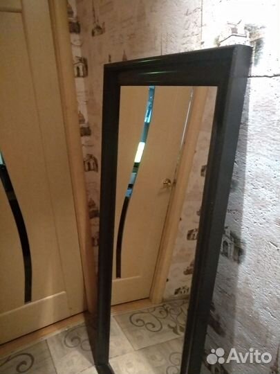 Зеркало большое в деревянном багете