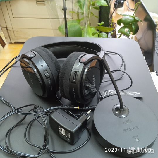 Беспроводные наушники Sony TMR-RF810R