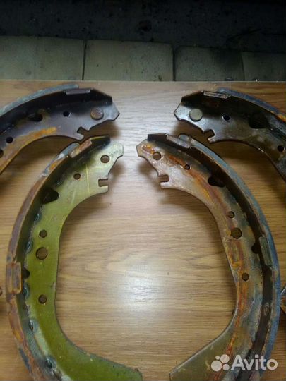 Тормозные колодки на L/C 79