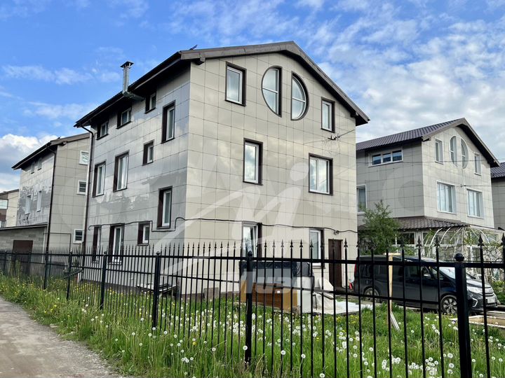 Дом 217 м² на участке 4,3 сот.