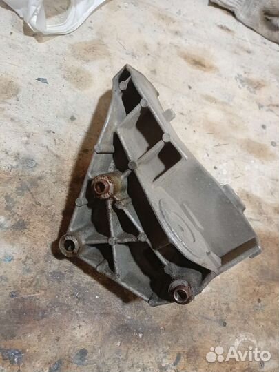 Кронштейн генератора granta