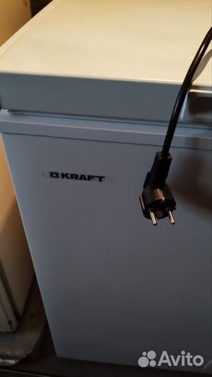 Холодильный ларь с глухой крышкой