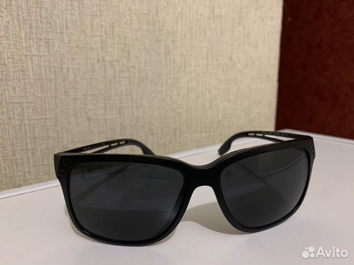 Солнцезащитные очки prada