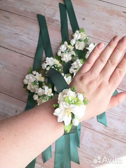 Свадебные подвязка, браслеты подружкам, бутоньерка