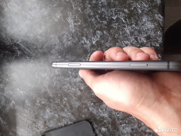 Телефон iPhone 11