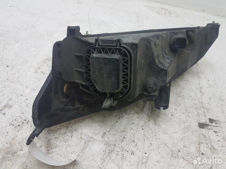 Фара правая Ford Focus