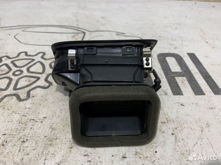 Дефлектор воздуховода передний правый Volkswagen