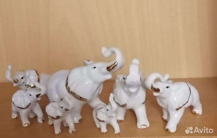Фарфоровые статуэтки 7 слоников