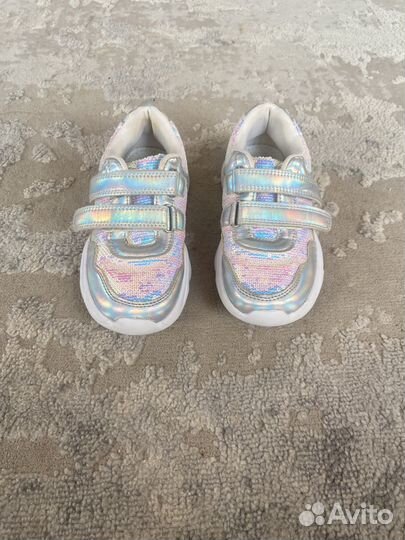 Кроссовки для девочки