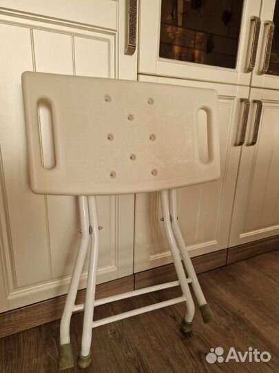 Стул в ванну для пожилых