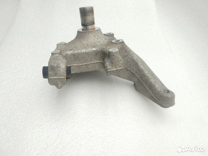 Кулак поворотный задний правый Volkswagen Passat