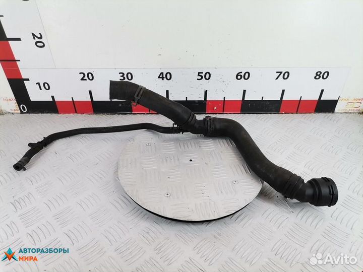 Патрубок радиатора Volkswagen Golf 3 1998