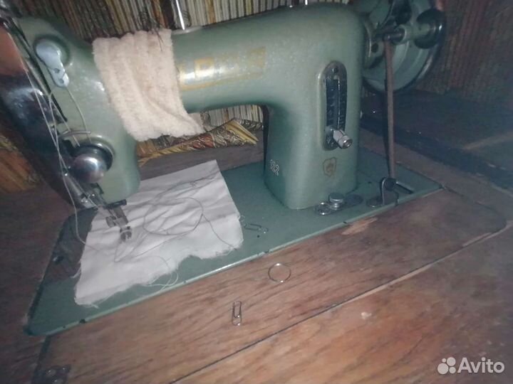 Швейная машина LADA 122 ножная