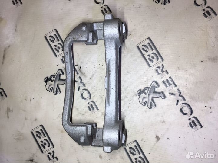 Скоба заднего суппорта Пежо боксёр 3