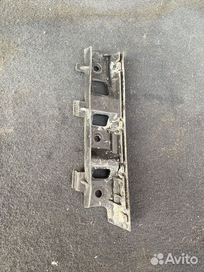 Кронштейн переднего бампера L volkswagen passat B6