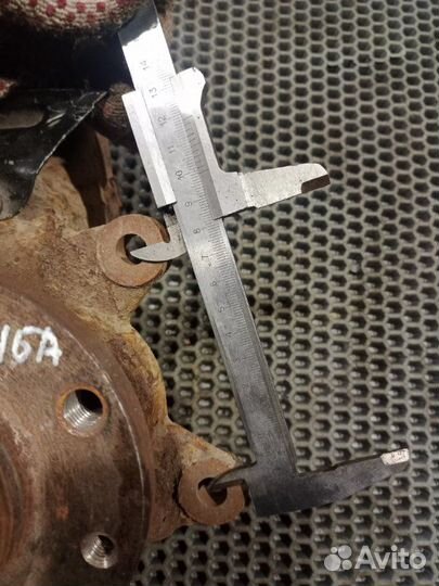 Поворотный кулак передний правый Renault Logan 2