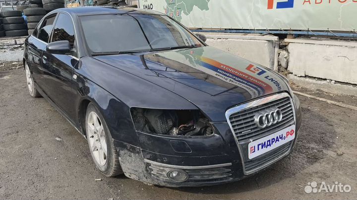 Кронштейн передней балки левый Audi A6 (С6) 4F0505