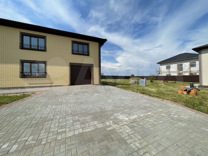 Коттедж 327 м² на участке 12 сот.