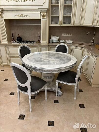 Стол и Стулья