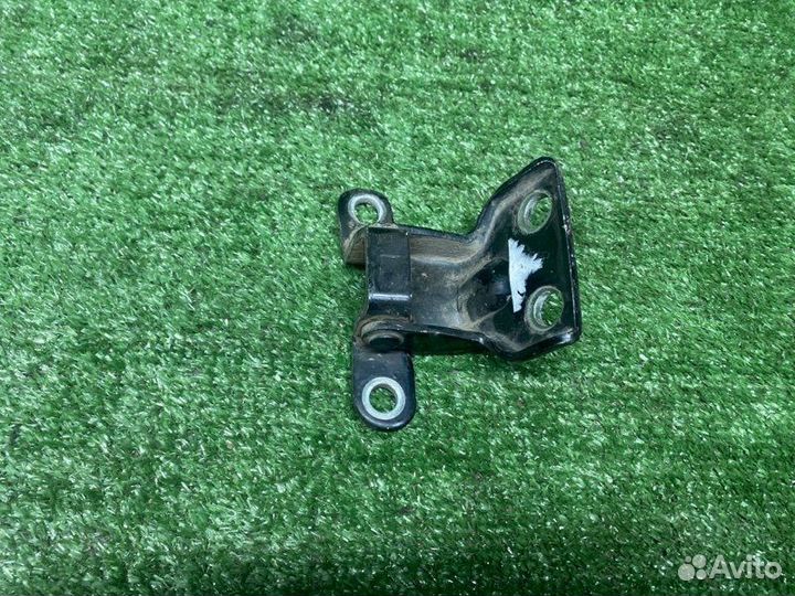 Петля двери задняя правая Kia Spectra