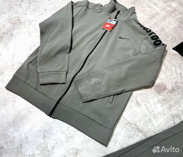 Спортивные костюмы Nike