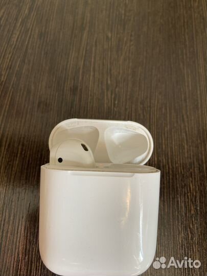 Airpods 1 (кейс+левый наушник)