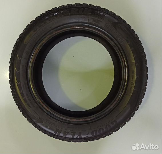 Goodyear Ultragrip Ice Arctic 215/55 R16