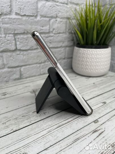 Samsung Galaxy S21, 8/256 ГБ