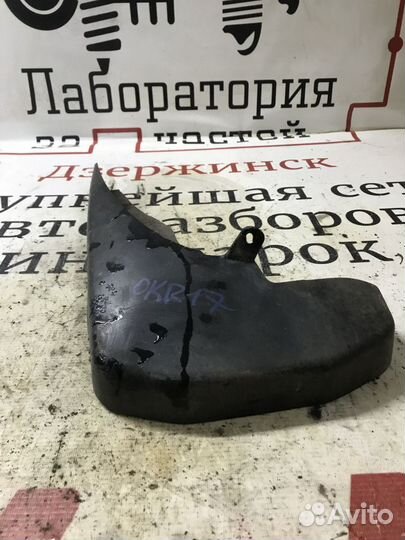 Брызговик передний левый Nissan Pathfinder