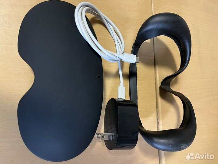 Шлем виртуальной реальности oculus qwest pro