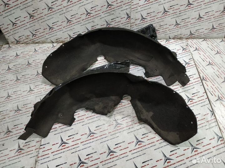 Подкрылок задний W204 Mercedes