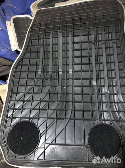 Резиновый коврик для bmw