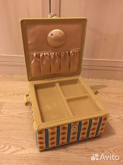 Коробка (органайзер) для рукоделия