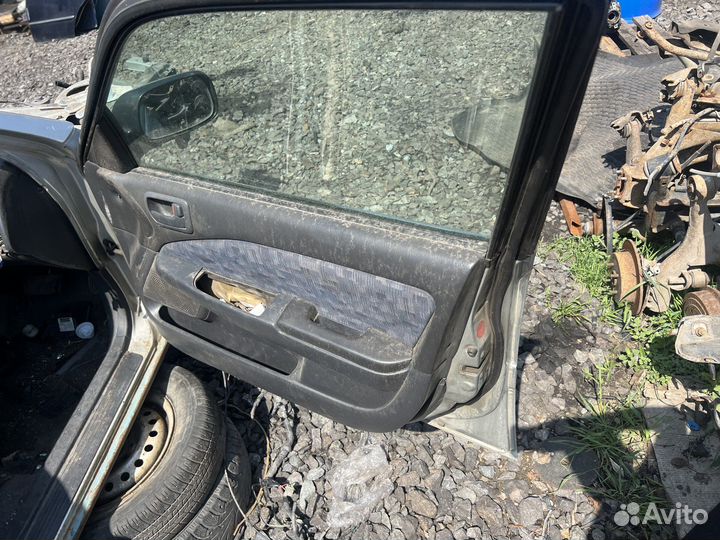 Дверь передняя правая Toyota Carina ST215