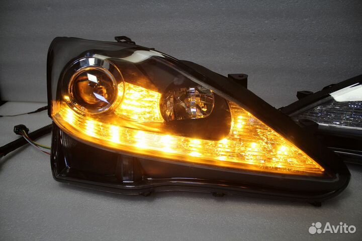Lexus IS 2005-2013 фары с бегающим поворот K2QW1