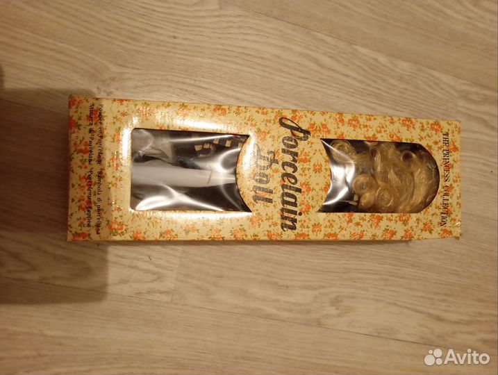 Кукла фарфоровая 1999