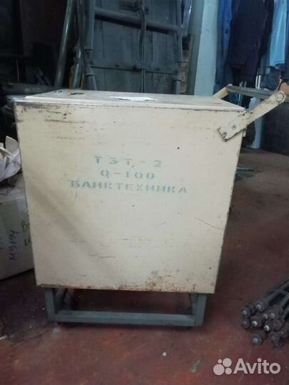 Тележка металлическая с крышкой