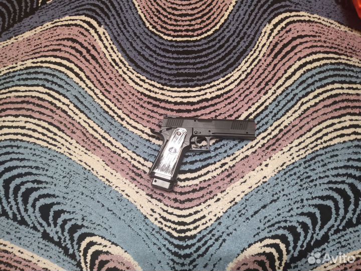 Игрушечный пистолет