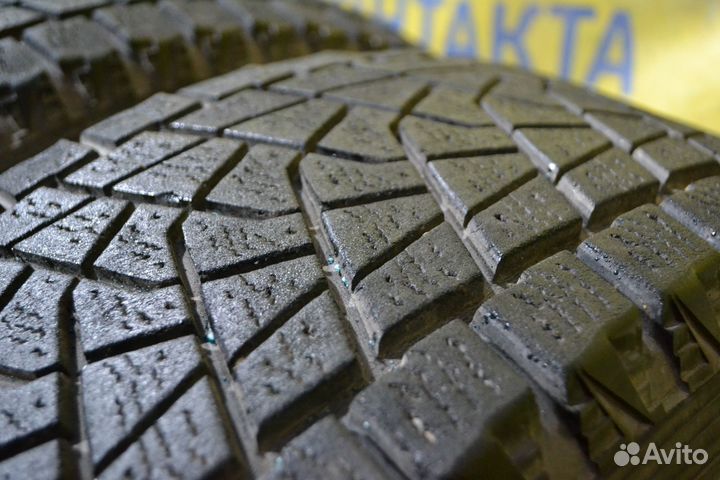 Bridgestone Blizzak DM-Z3 215/65 R16