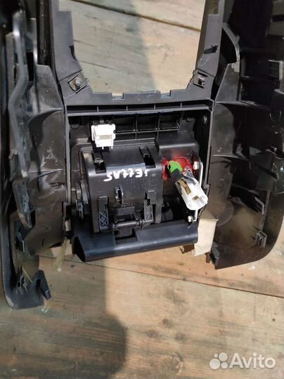 Центральная консоль Golf 5 Jetta