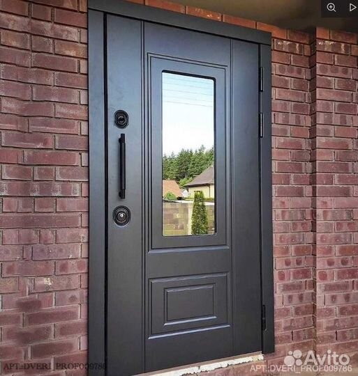 Дверь с умным электронным замком