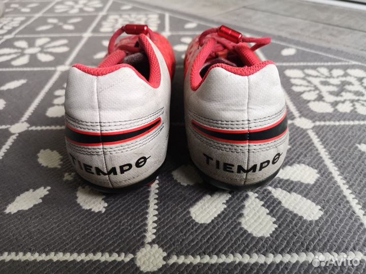 Бутсы футбольные Nike красные 23 см