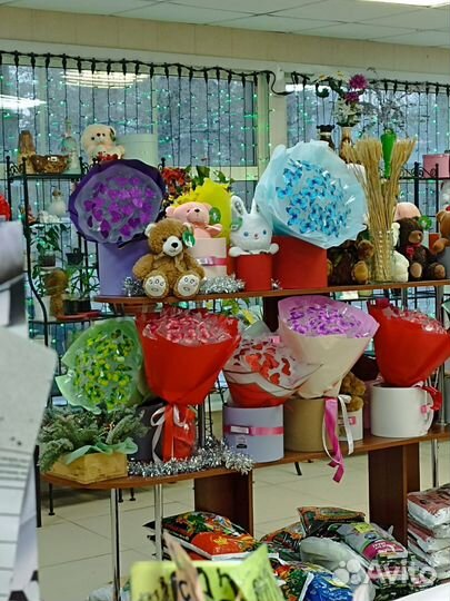 Букет с бабочками светится