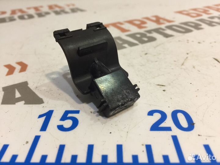 Тойота Камри Форсунка омывателя лобового стекла