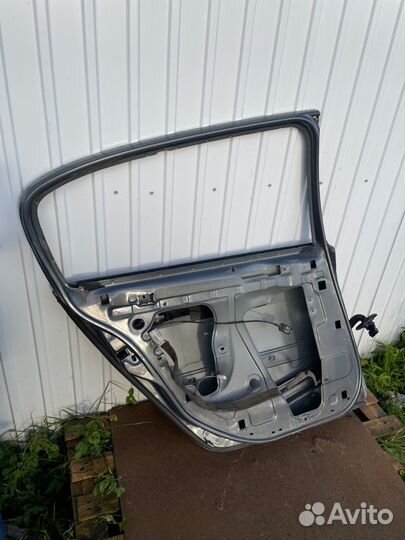 Дверь задняя левая Renault Megane седан K4M 2006