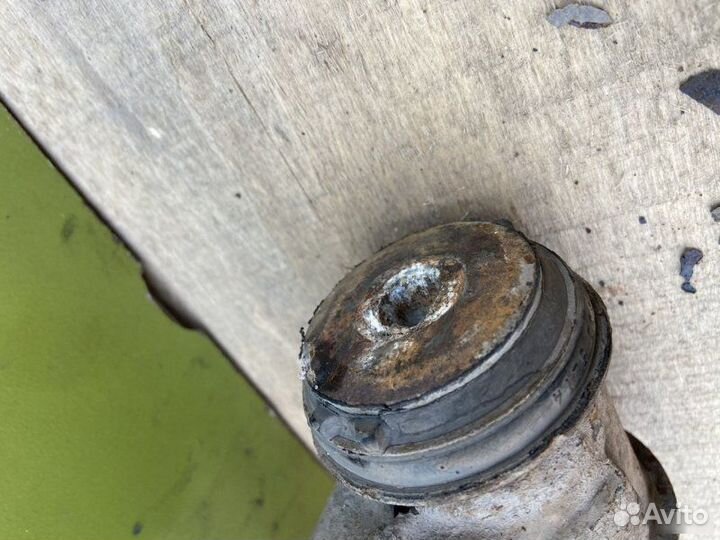 Рычаг правый Mercedes 190 W201