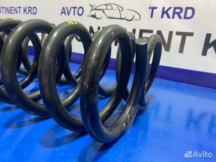 Пружина задняя Nissan Elgrand NE51 VQ35