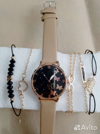 Часы с браслетом