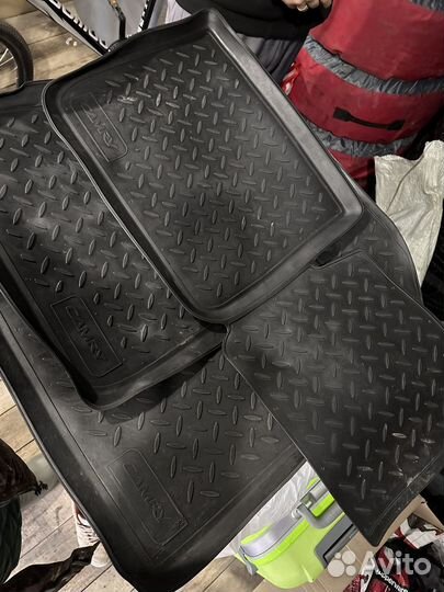 Автомобильные коврики резиновые