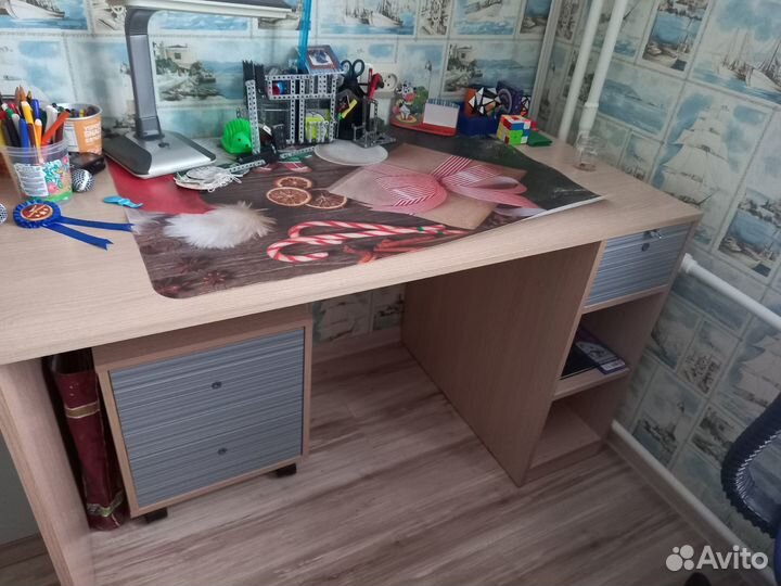 Детский письменный стол